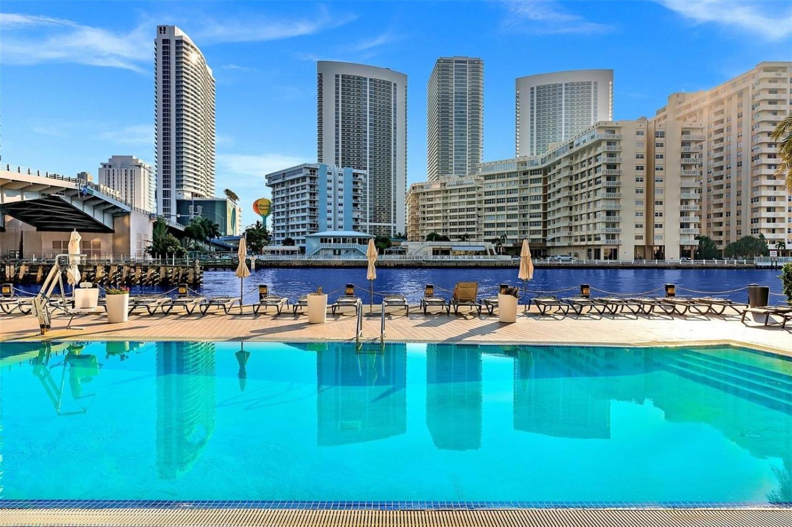 Mvr Apartments At Beachwalk Resort Hallandale Beach Dış mekan fotoğraf